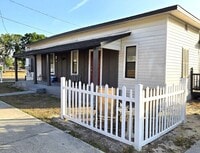 Building Photo - Cute 1 Bedroom Apartment In Eagle Lake