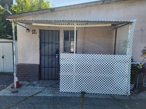 Building Photo - 826 E Rte 66