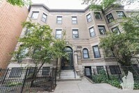Building Photo - 4 bedroom in Chicago IL 60613
