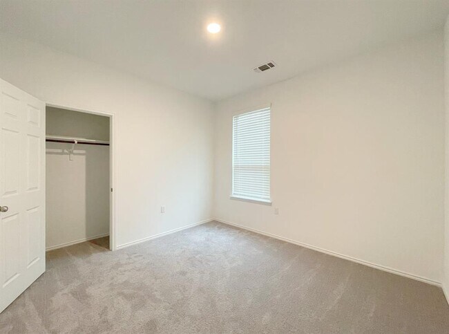 Building Photo - 6825 Ellsworth Walk