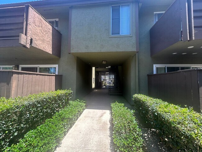 Building Photo - 615 Fredricks Ave