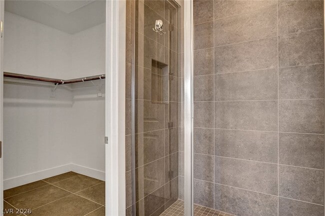 Building Photo - 670 Grey Saker St