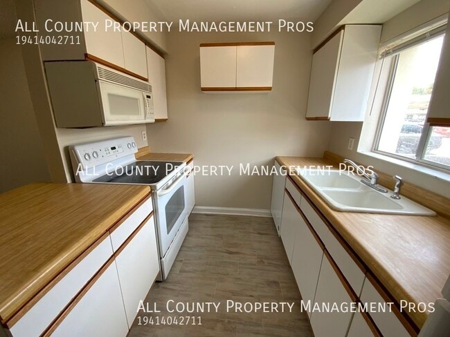 Building Photo - 2605 Pine Lake Terrace