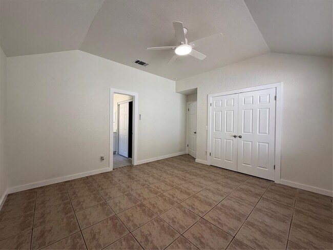 Building Photo - 2009 Dena Dr