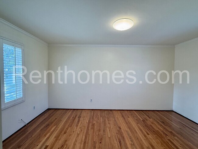 Building Photo - 2676 Narcissus Dr