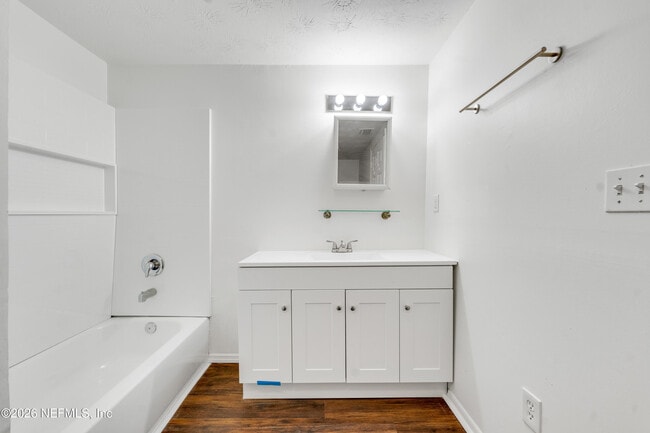 Building Photo - 3035 Lucoma Dr