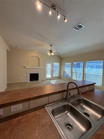 Building Photo - 1505 Lacewing Dr