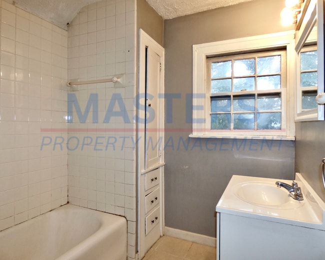 Building Photo - 3 Bedroom House for Rent