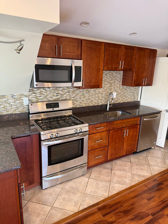 Building Photo - 1665 Central Ave