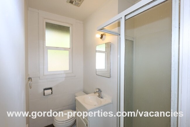 Building Photo - SE Arista Dr - Single level 1 bedroom apartment with den/office in the heart of Oak Grove