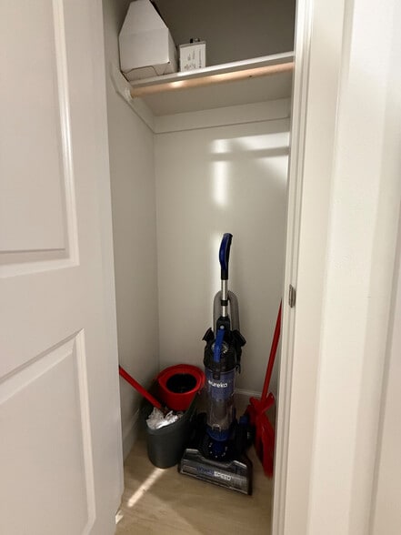 Building Photo - 385 Taft St