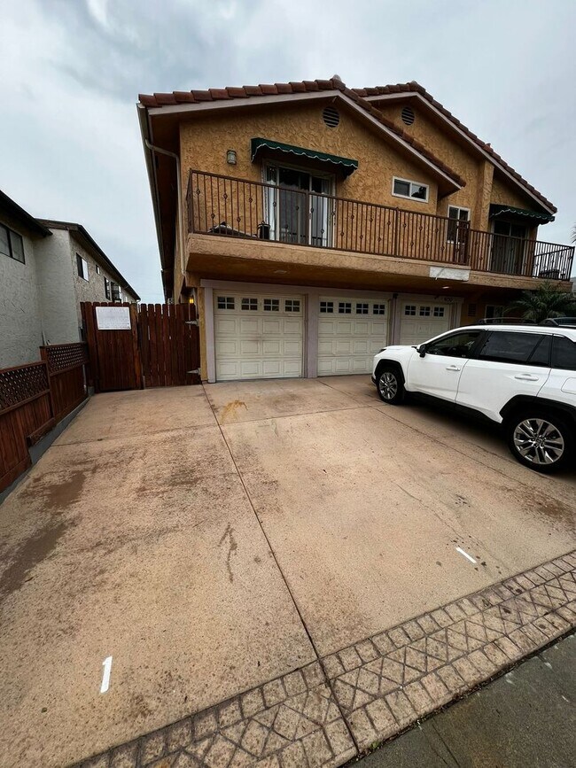 Building Photo - Upgraded Condo with 1 Attached Garage & Private yard.  Gated Complex.