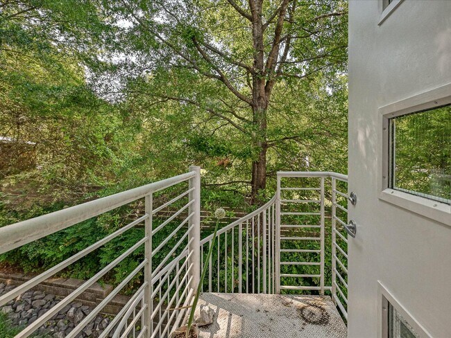Building Photo - 341 Viburnum Way Ct