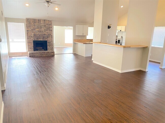 Building Photo - 2414 Woven Wood Ln