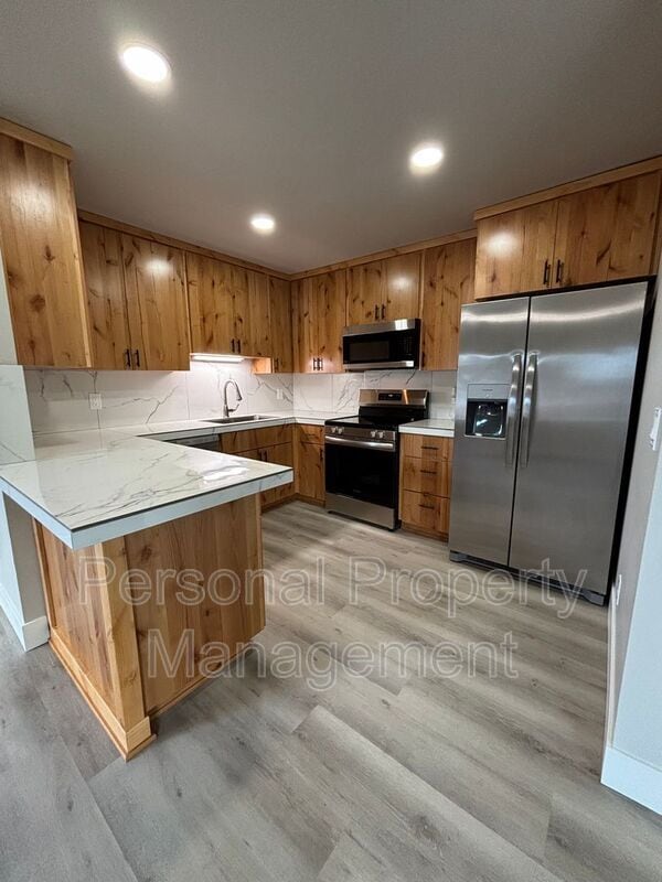 Building Photo - 112 Elm St