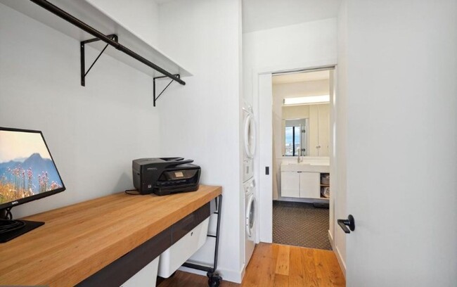 Building Photo - Stunning 1 BR/1 BA Condo in Truxton Circle!