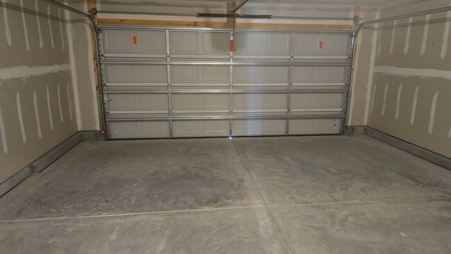 Building Photo - New Home with 5BR/2.5BA, Loft Area, Primar...