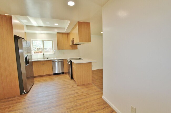 Building Photo - $3,990 - GORGEOUS FOUR BEDROOM HOME IN NOR...