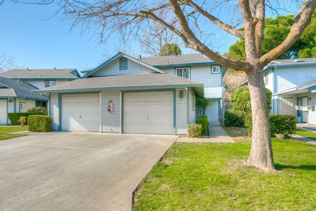 Building Photo - Greenwood Estates has an Excellent 2 Bedroom, 1.5 Bath Townhouse with a Backyard and Garage!