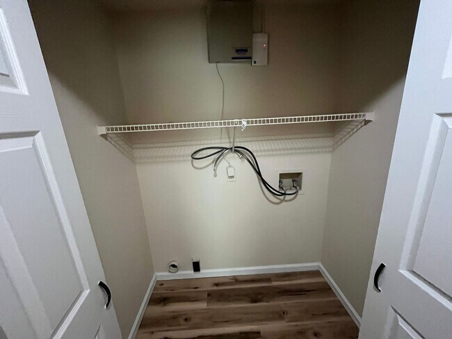 Building Photo - Hidden Gem in Holiday Park Subdivision!