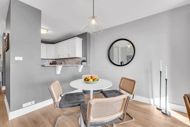 Building Photo - 2020 N Lincoln Park W