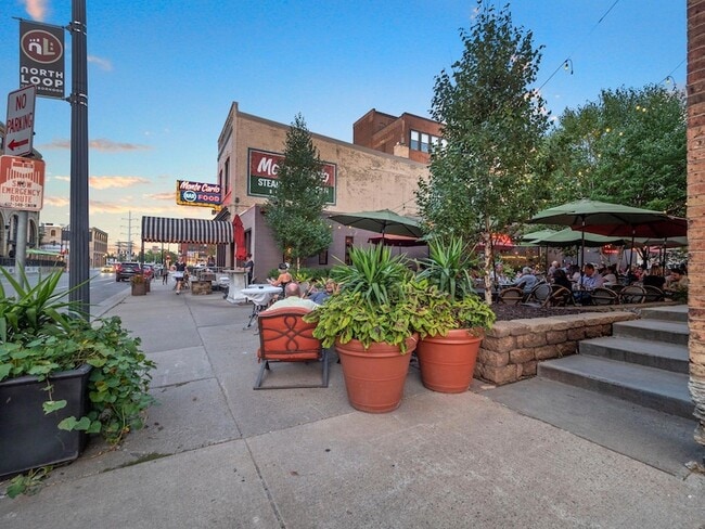 Building Photo - 720 N 4th St