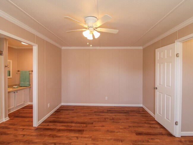 Building Photo - Recently Updated Manufactured Home!
