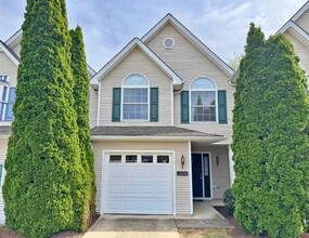 Building Photo - Charming Townhome in Harrisonburg!