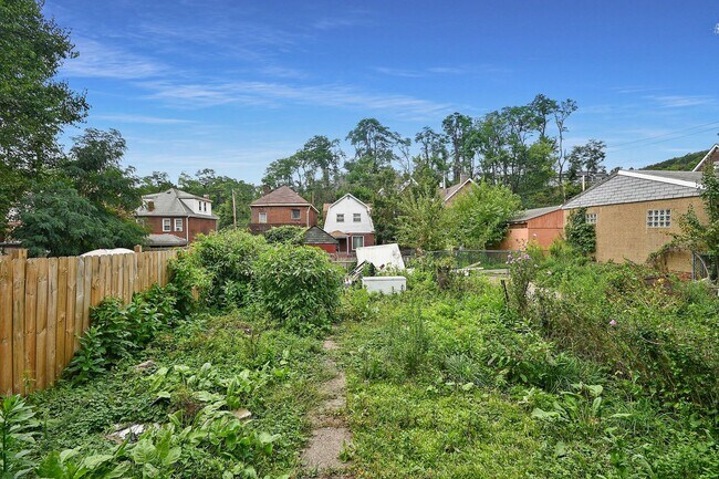 Building Photo - 303 N Holland Ave