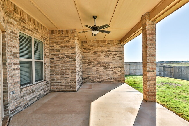 Building Photo - Like New Home in South West Lubbock!