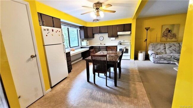 Building Photo - 52 Medallion Rd