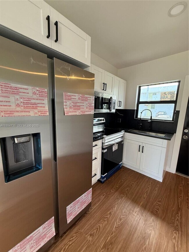 Building Photo - 512 NW 2nd Ave