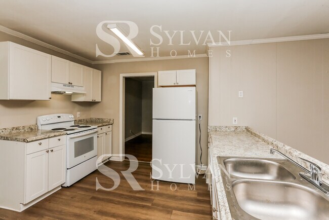 Building Photo - Feel welcome in this well-maintained 3BR 2BA