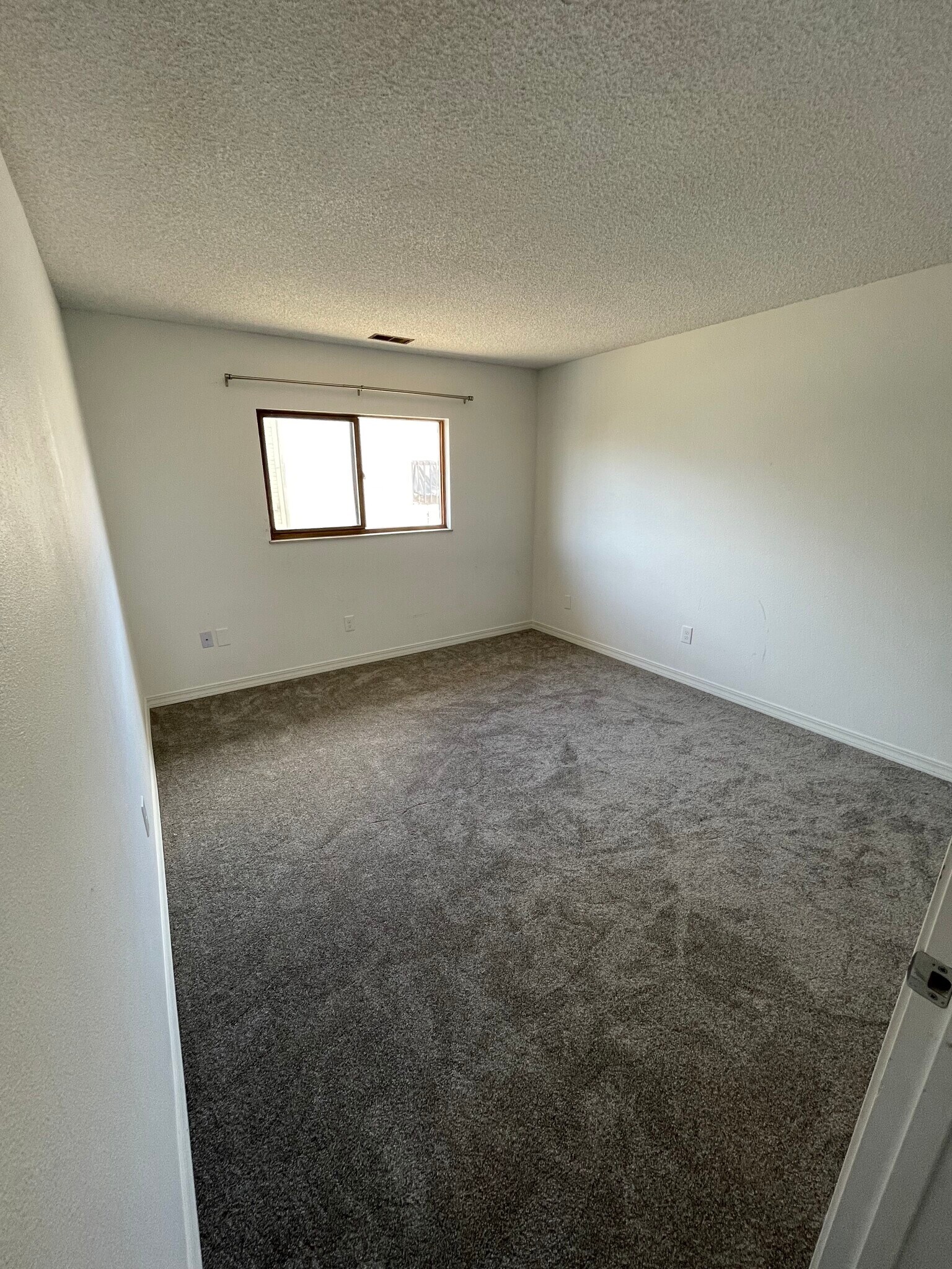 Building Photo - 2210 Split Rock Dr