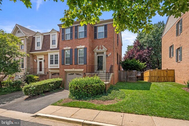 Building Photo - 10 Loganwood Ct