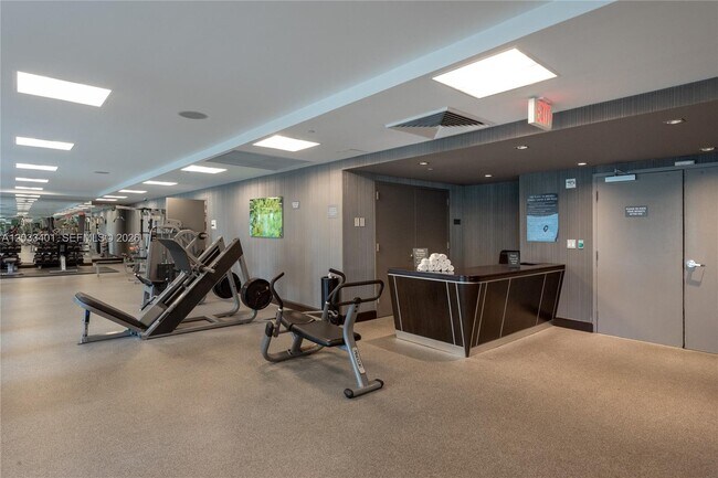 Building Photo - 950 Brickell Bay Dr