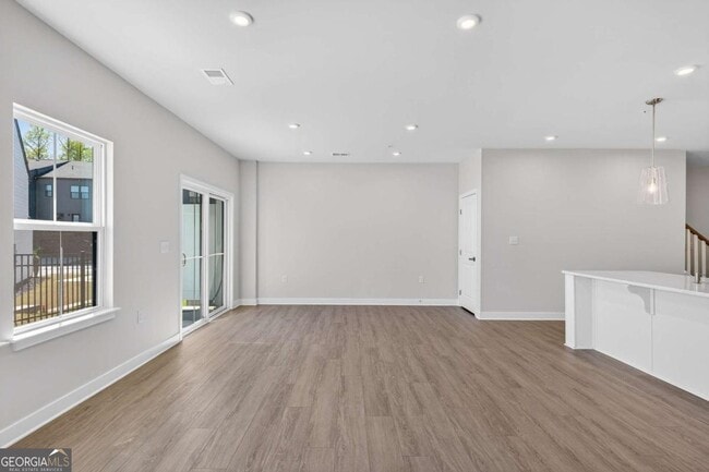 Building Photo - 325 Enchanted Ct