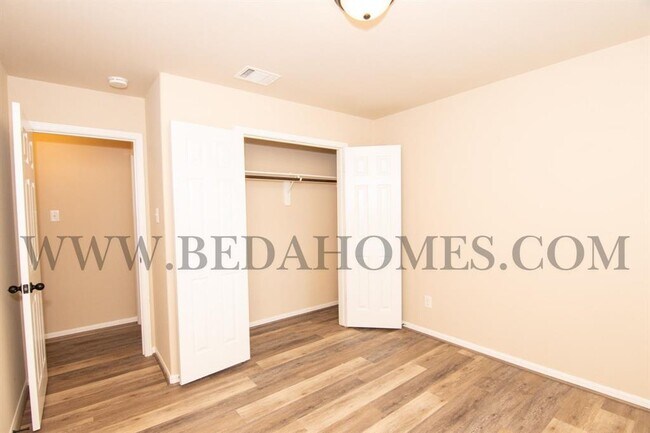 Building Photo - 9134 St Laurent Ln