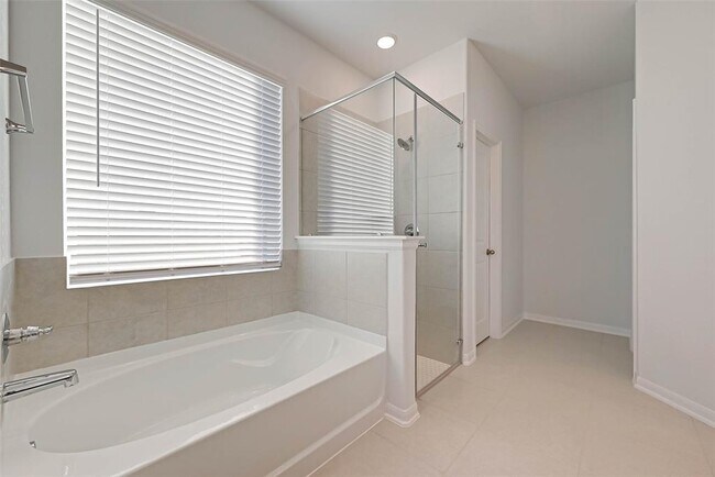 Building Photo - 939 Summer Vlg Wy
