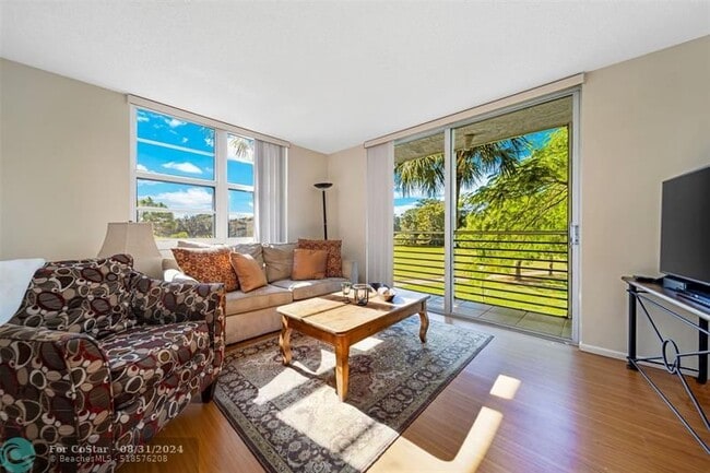 Building Photo - 3507 Oaks Way