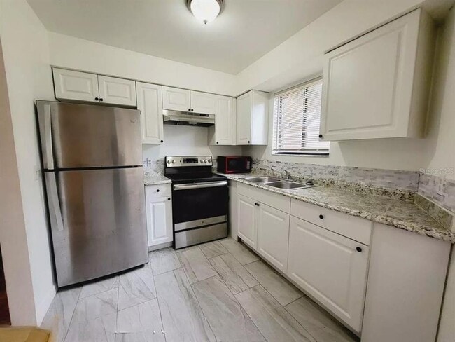 Building Photo - 1708 Foxhall Cir