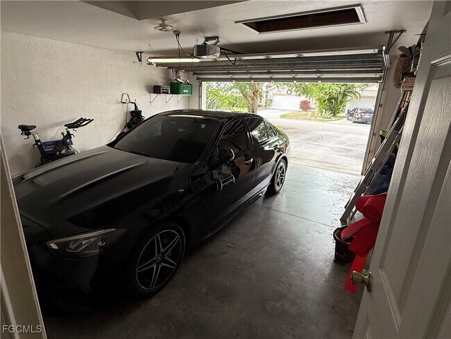 Building Photo - 18015 Horseshoe Bay Cir