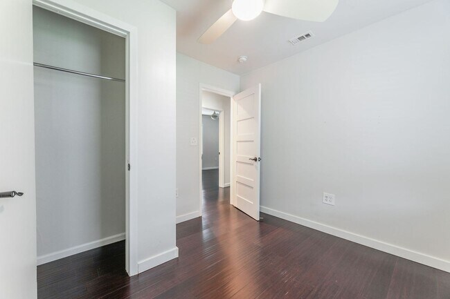 Building Photo - Charming & Updated Mid-Century 3 Bed/1 Bath in East Austin!