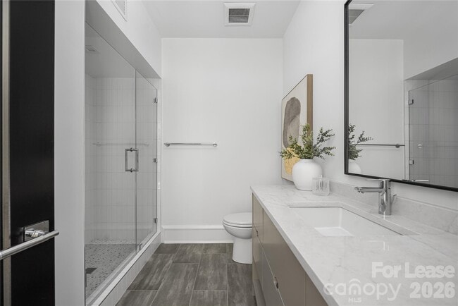 Building Photo - 614 Queens Rd