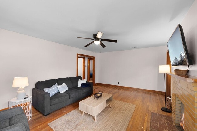 Building Photo - 47 Brentwood Dr