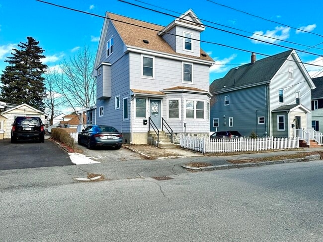 Building Photo - 98 Safford St