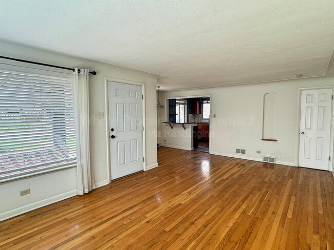 Building Photo - 646 S Canosa Ct