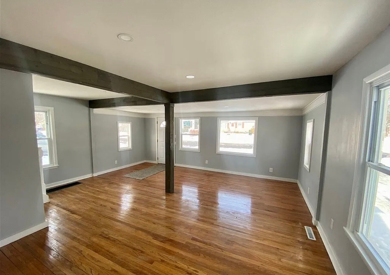 Building Photo - 310 Pleasant Ave