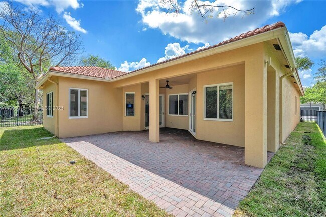 Building Photo - 19381 Stonebrook St