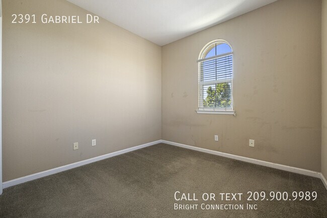 Building Photo - 2391 Gabriel Dr